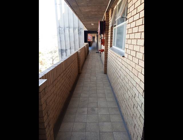 5 BEDROOM FLAT FOR SALE IN SUNNYSIDE